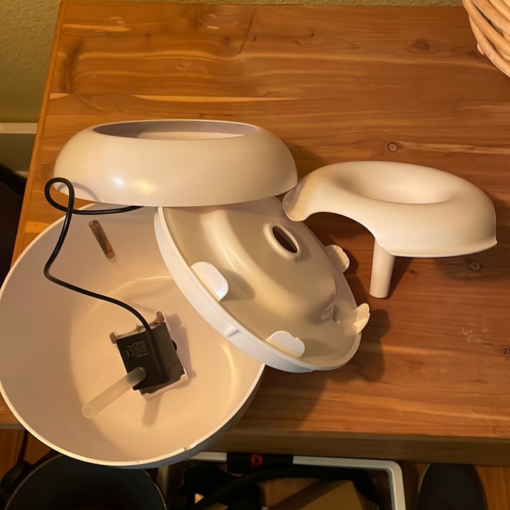 Cat or small dog water fountain